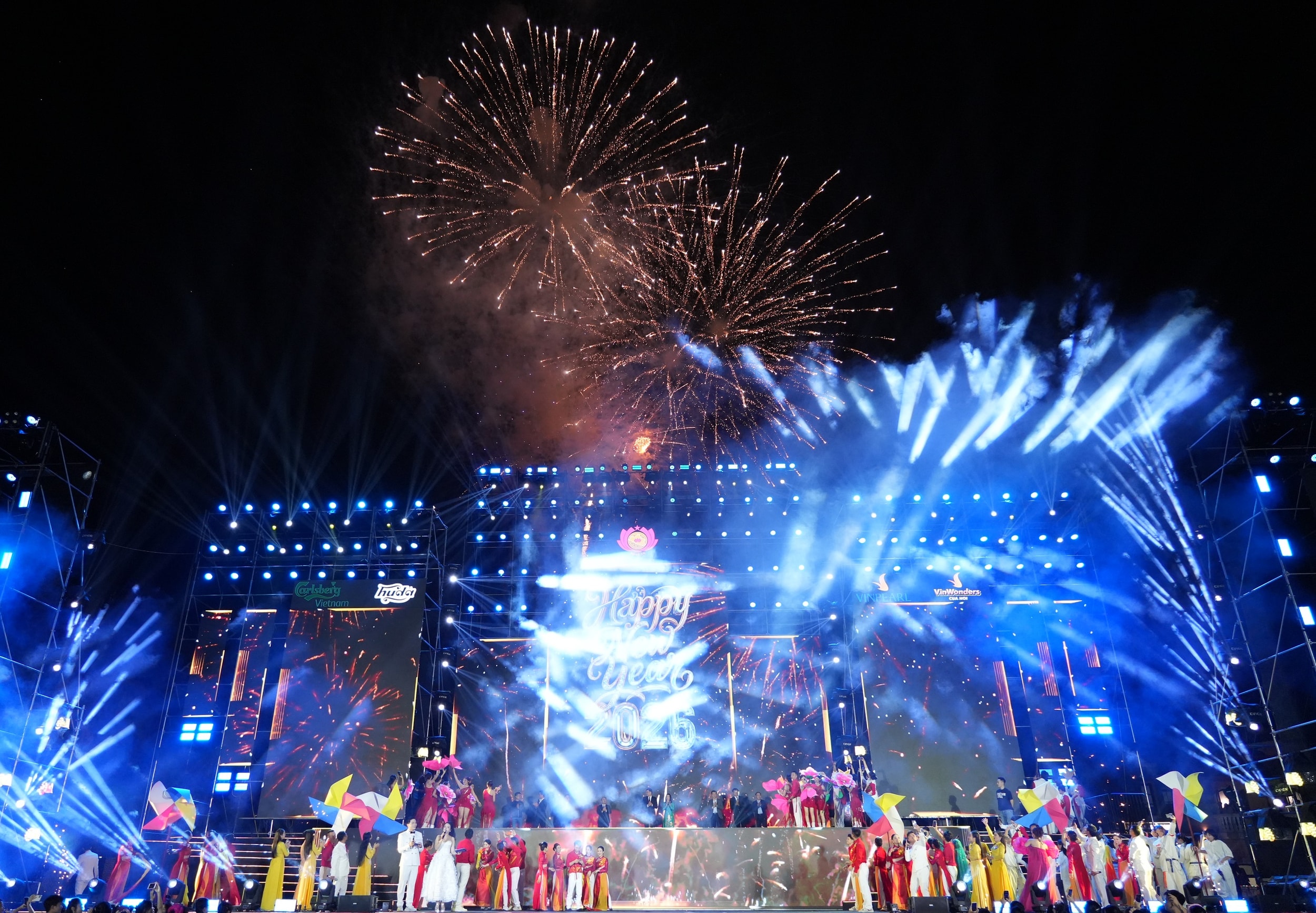 Màn pháo hoa chào mừng năm mới 2026. Ảnh: Thành Chung