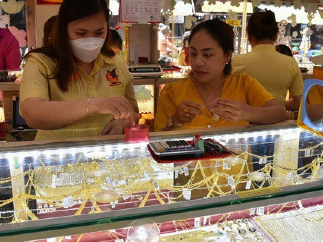 Giá vàng hôm nay tại các cửa hàng ghi nhận mức ổn định