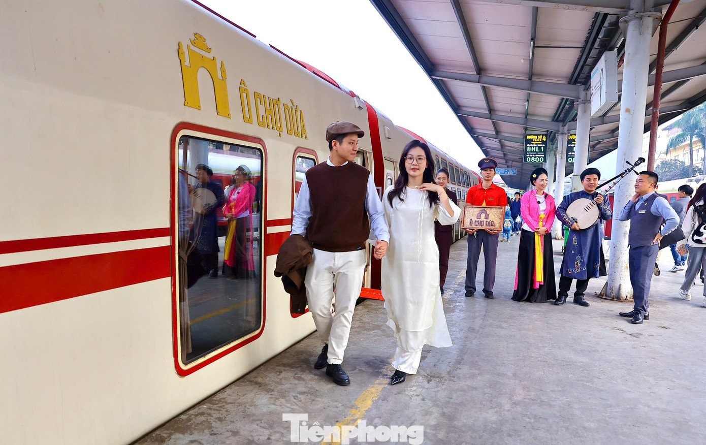 Nội thất sang trọng trên tàu Hà Nội 5 cửa ô