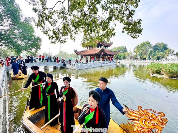 Hát Quan họ tại Đền Đô