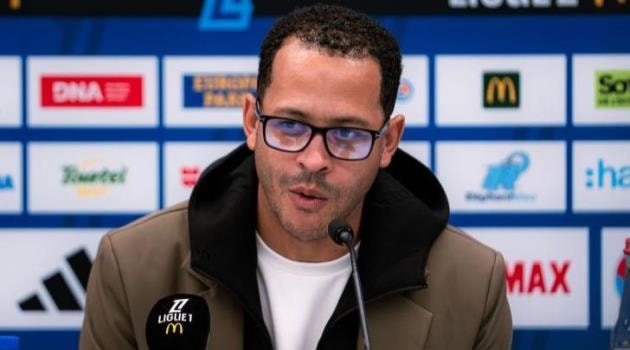 Liam Rosenior là nhà cầm quân trẻ tuổi với tư duy chiến thuật sắc sảo.