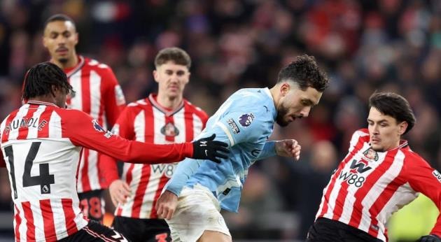Rayan Cherki là điểm sáng hiếm hoi trên hàng công Man City