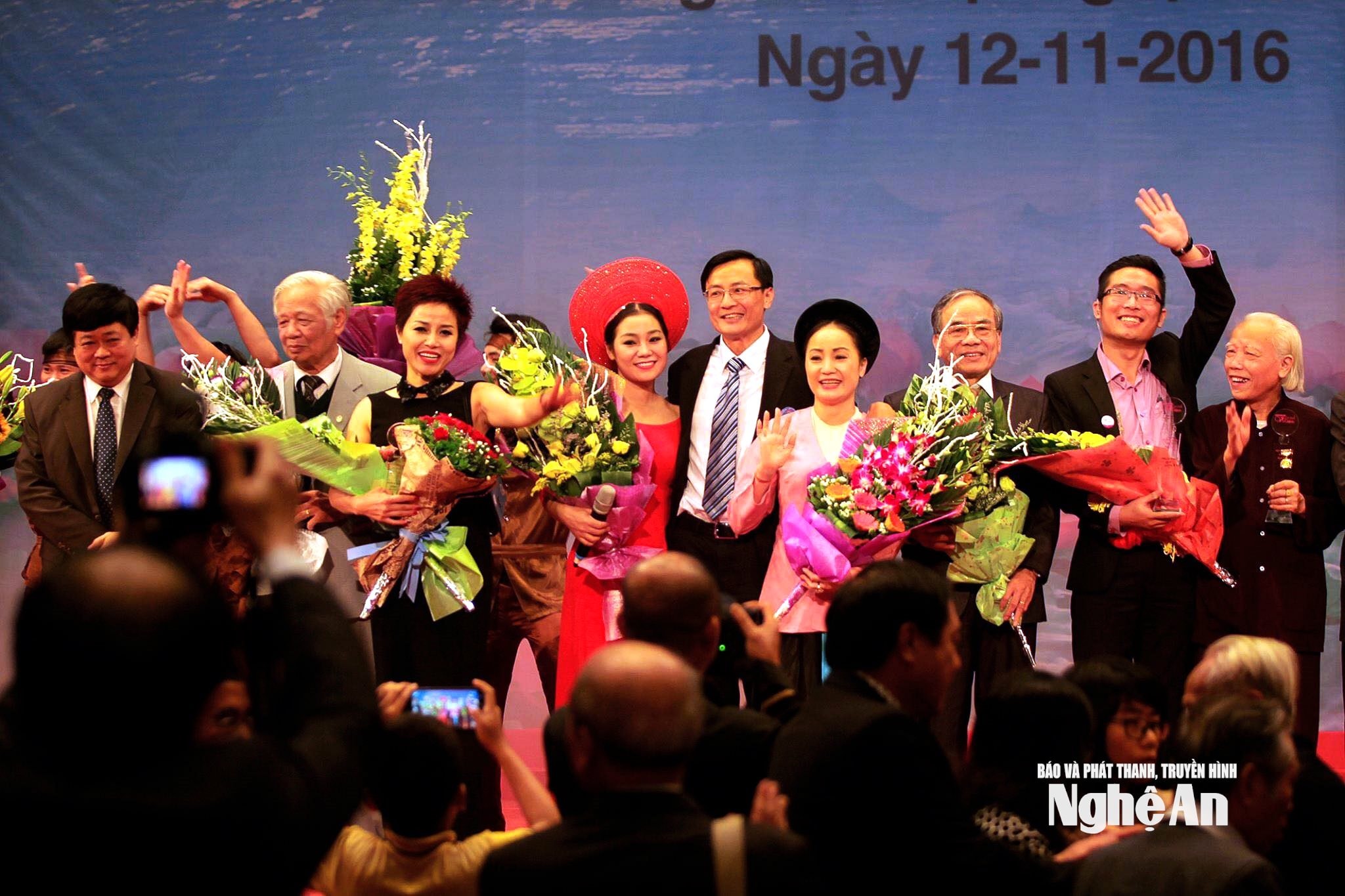 HĐH NGHỆ AN TẠI HN TỔ CHỨC CHƯƠNG TÌNH ÂN TÌNH VÍ, GIẶM