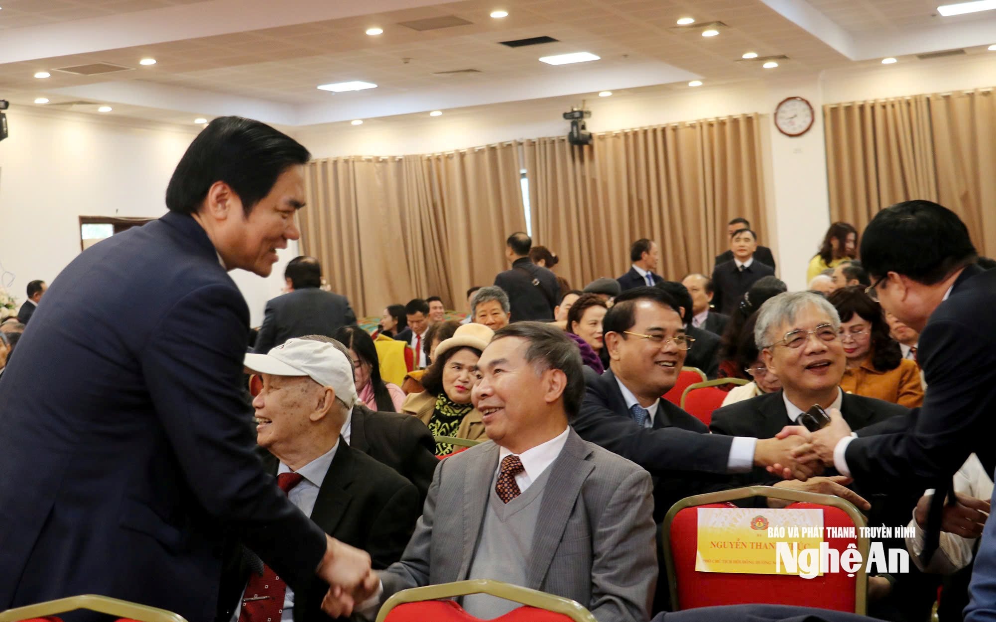 LÃNH ĐẠO TỈNH NGHỆ AN GẶP MẶT HỘI ĐỒNG HƯƠNG NGHỆ AN TẠI HN 1