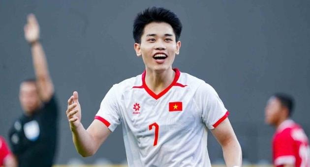 Đình Bắc và các đồng đội tích cực tập luyện, chuẩn bị cho những trận đấu kịch tính tại Saudi Arabia.