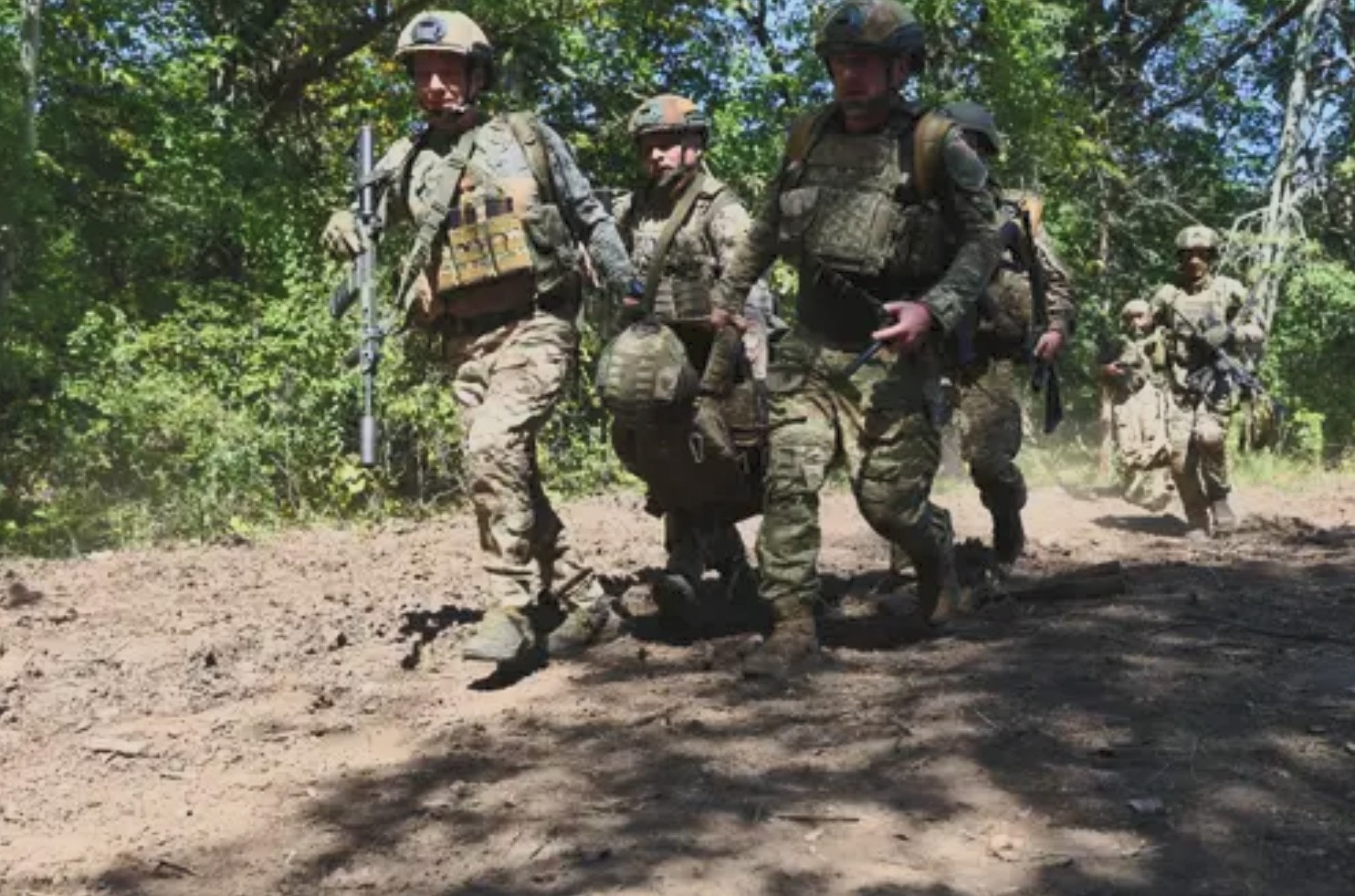 Binh lính Ukraine tập huấn sơ tán thương binh