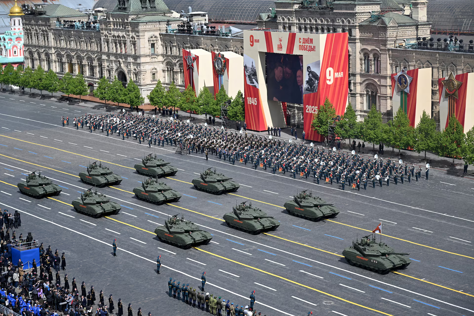 Xe tăng T-90M Proryv diễu hành tại Quảng trường Đỏ trong lễ kỷ niệm Ngày Chiến thắng.