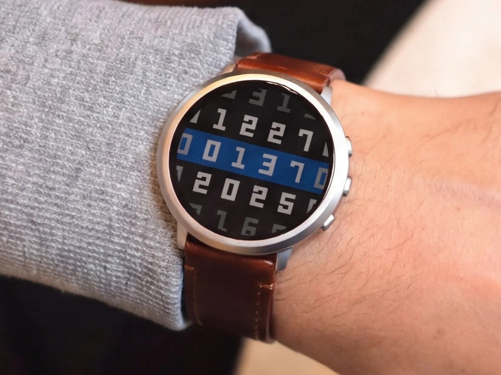 Pebble Round 2 sở hữu màn hình hiển thị lớn hơn đáng kể so với thế hệ tiền nhiệm