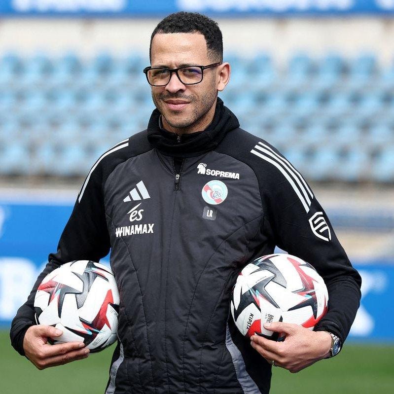 HLV Liam Rosenior chỉ đạo trên sân tập Strasbourg