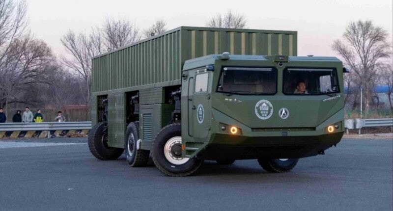 Nguyên mẫu xe hạng nặng chạy điện dạng mô-đun của Trung Quốc dùng cho tên lửa ICBM