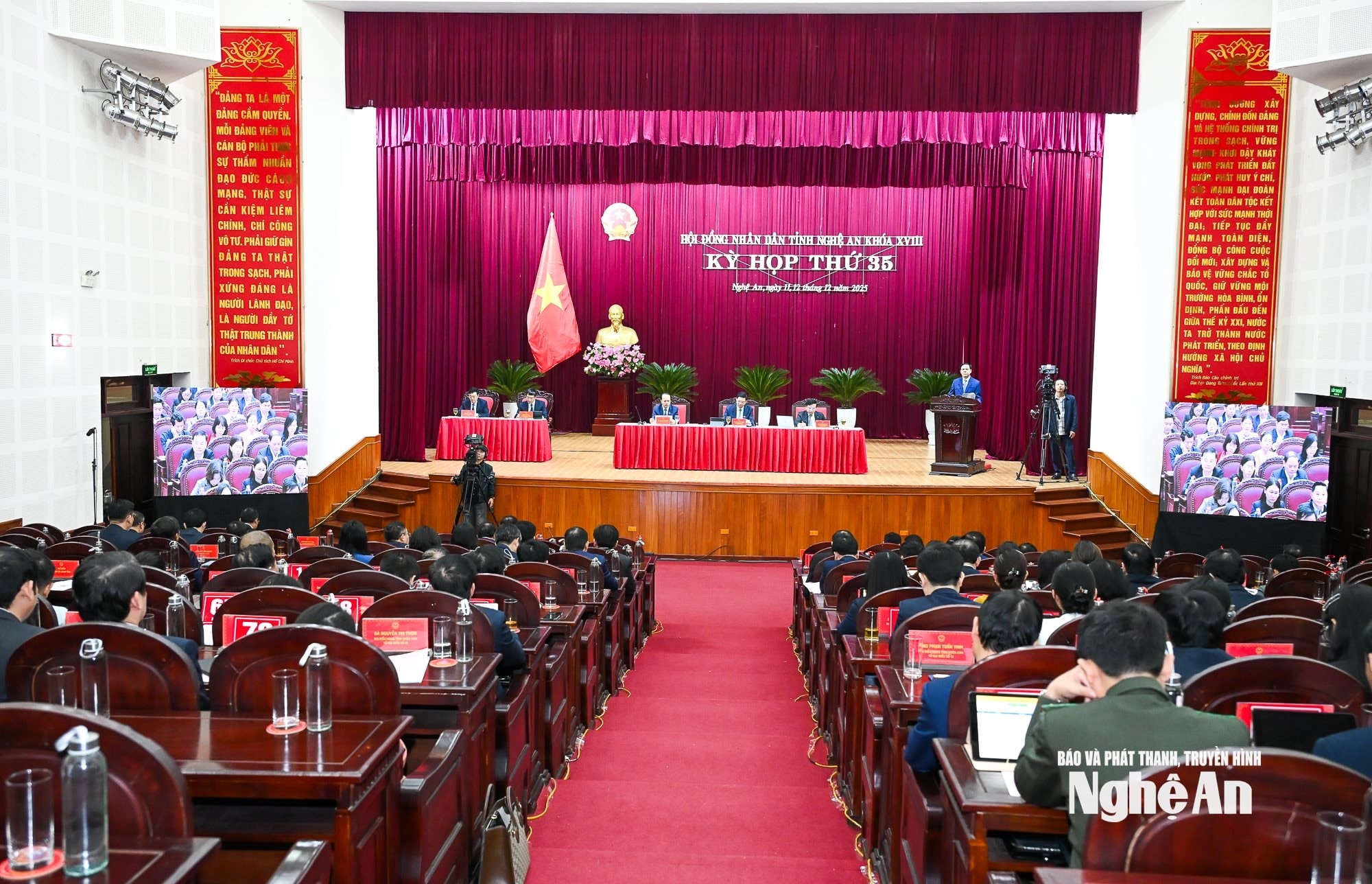 Quang cảnh Kỳ họp thứ 35, HĐND tỉnh Nghệ An khóa XVIII. Ảnh: Thành Cường