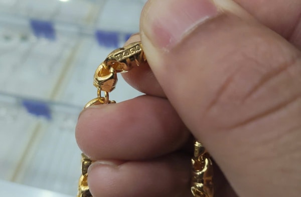 Bắt đối tượng cướp tiệm vàng sau 50 giờ gây án -0