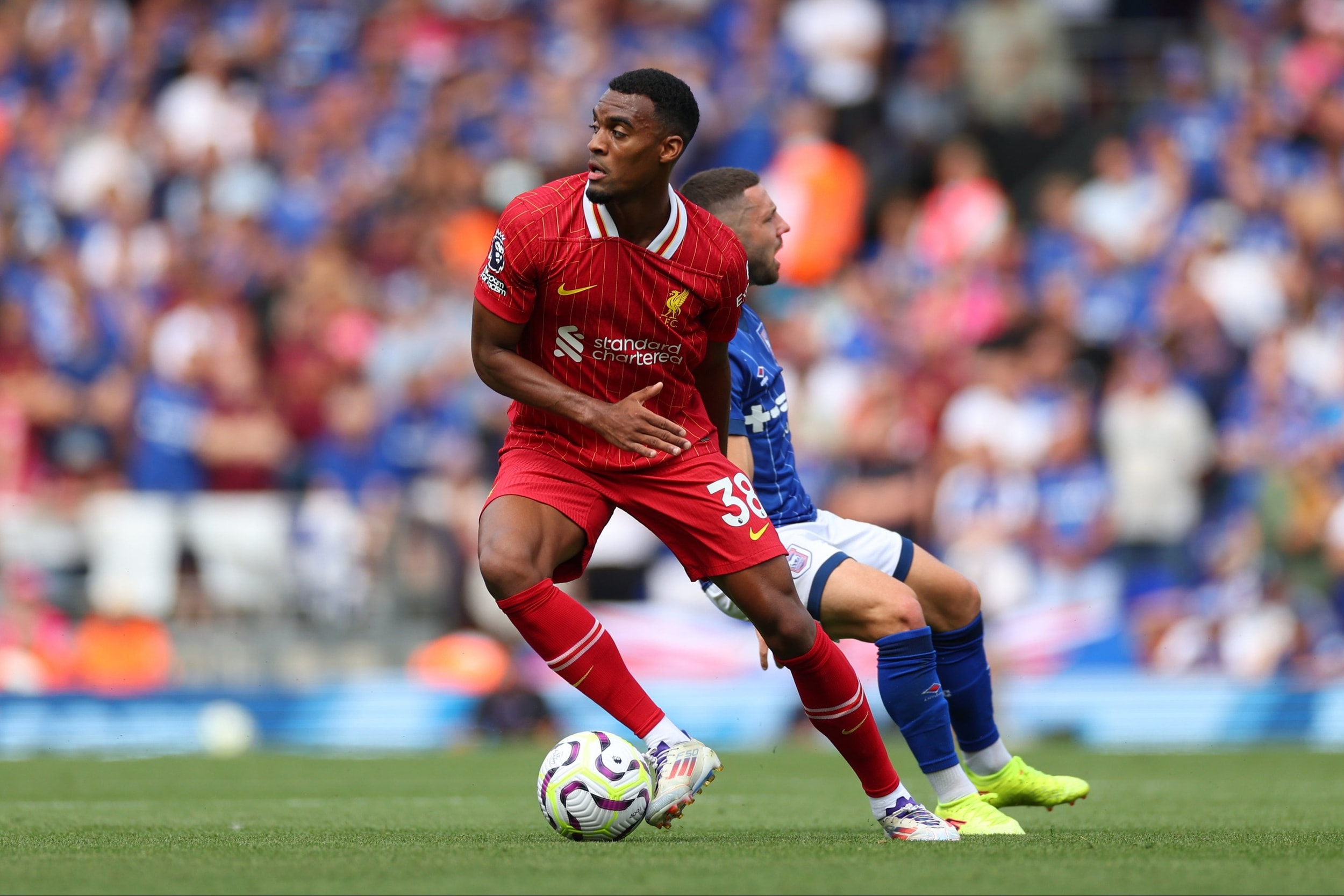 Tương lai của Gravenberch tại Anfield vẫn đang bỏ ngỏ