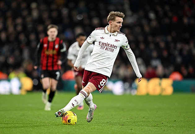 Martin Odegaard duy trì phong độ cao với khả năng kiến thiết lối chơi.