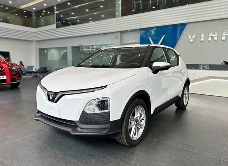 Gương chiếu hậu tích hợp đèn báo rẽ và cảnh báo điểm mù trên VinFast VF 5