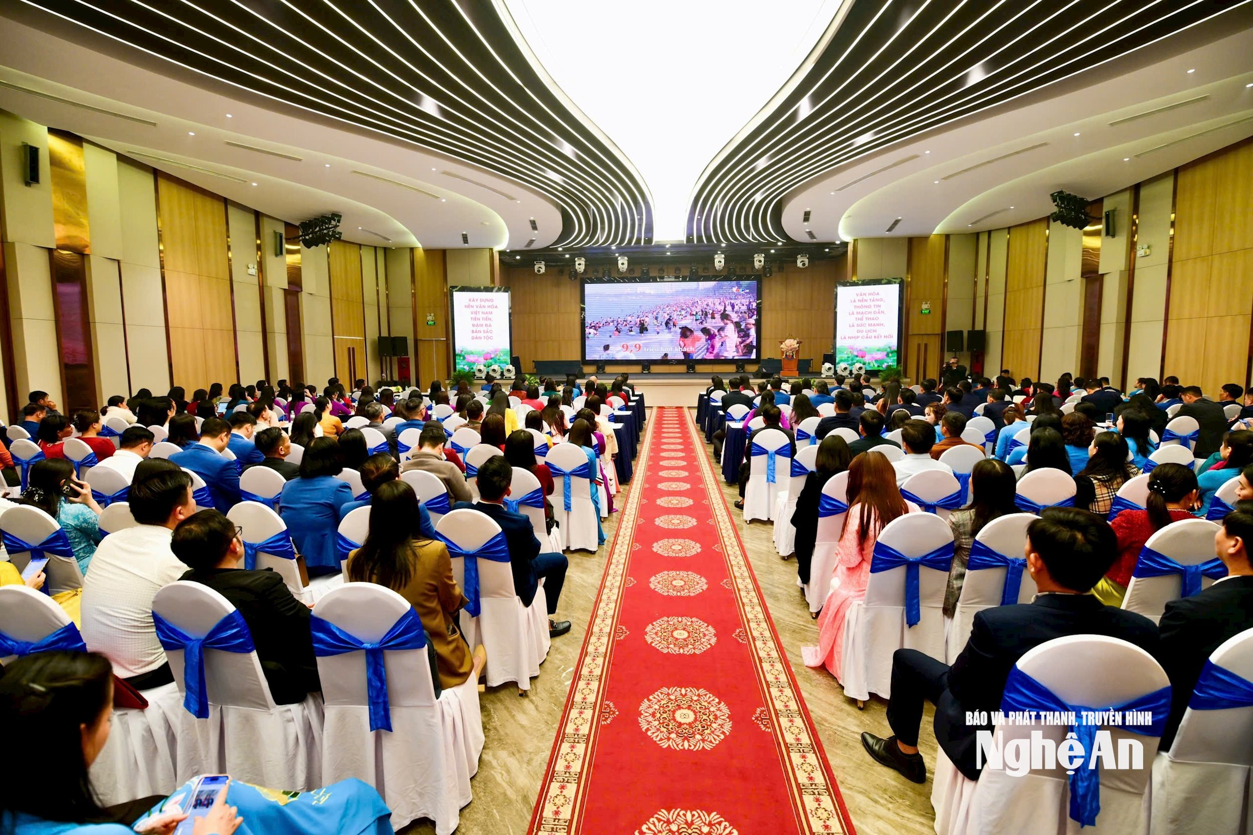 Toàn cảnh hội nghị