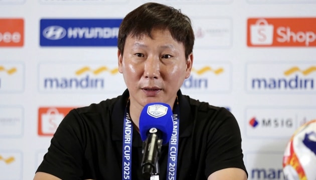 HLV Kim Sang-sik và U23 Việt Nam chuẩn bị cho VCK U23 châu Á 2026