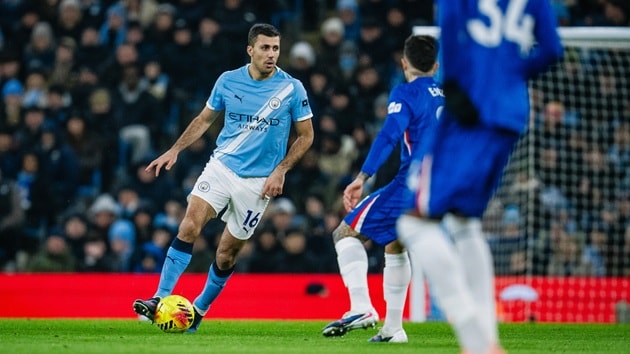 Anh đã kiểm soát tốt khu trung tuyến.