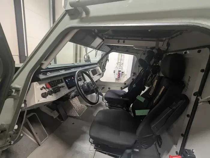 Khoang lái xe thiết giáp 6x6 Patria CAVS