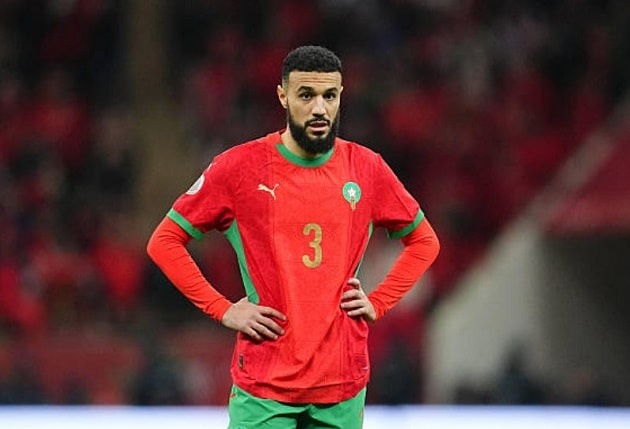 Hậu vệ Noussair Mazraoui thể hiện phong độ ấn tượng trong màu áo đội tuyển Morocco tại vòng tứ kết AFCON.
