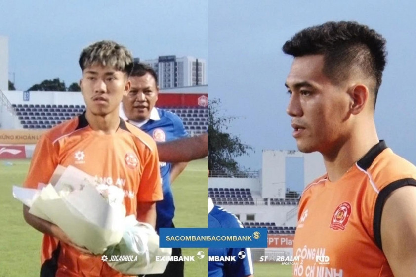 Tiến Linh tặng hoa chào mừng Khoa Ngô gia nhập đội bóng