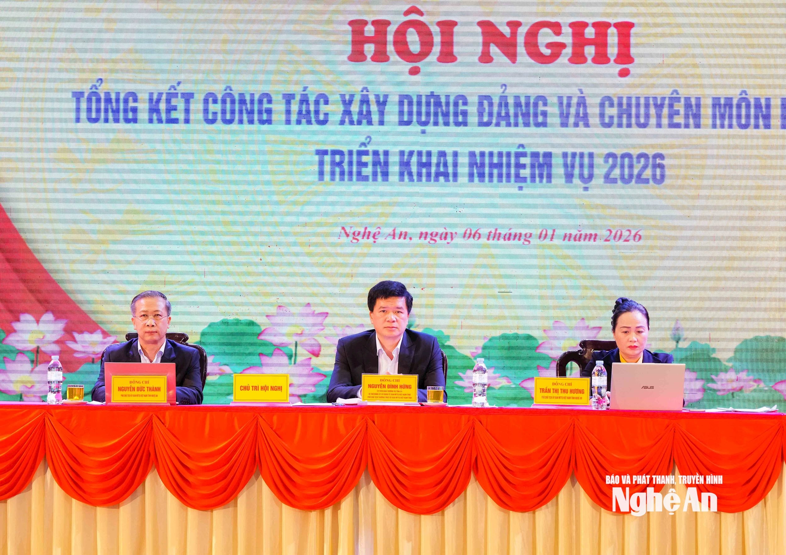  chủ trì
