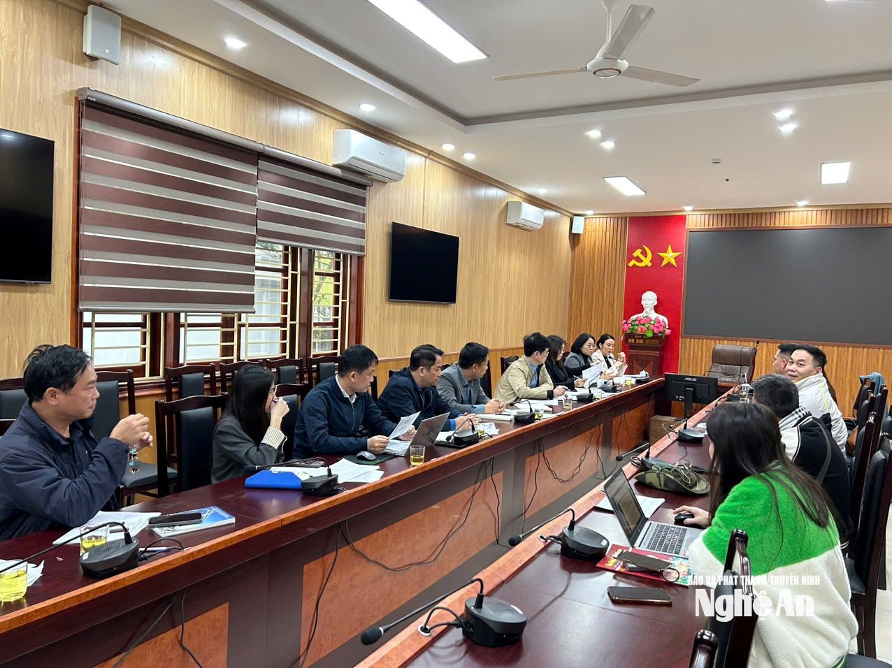  Toàn cảnh cuộc họp