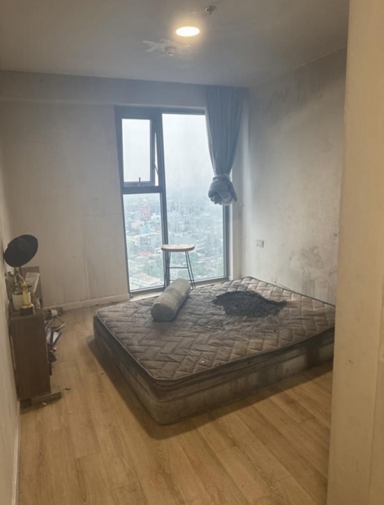 Hiện trường vụ nổ sạc Macbook tại chung cư do đặt trên bề mặt không phù hợp