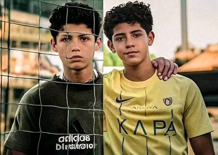 Cristiano Ronaldo ngày bé (trái) và Cristiano Jr. hiện tại (phải)