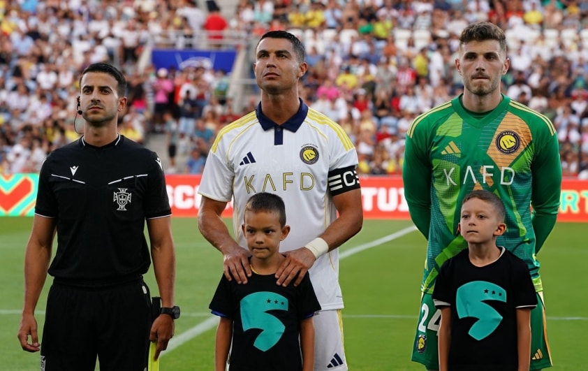 Thủ thành Bento (phải ngoài cùng) nhiều khả năng rời Al Nassr để chuyển tới West Ham