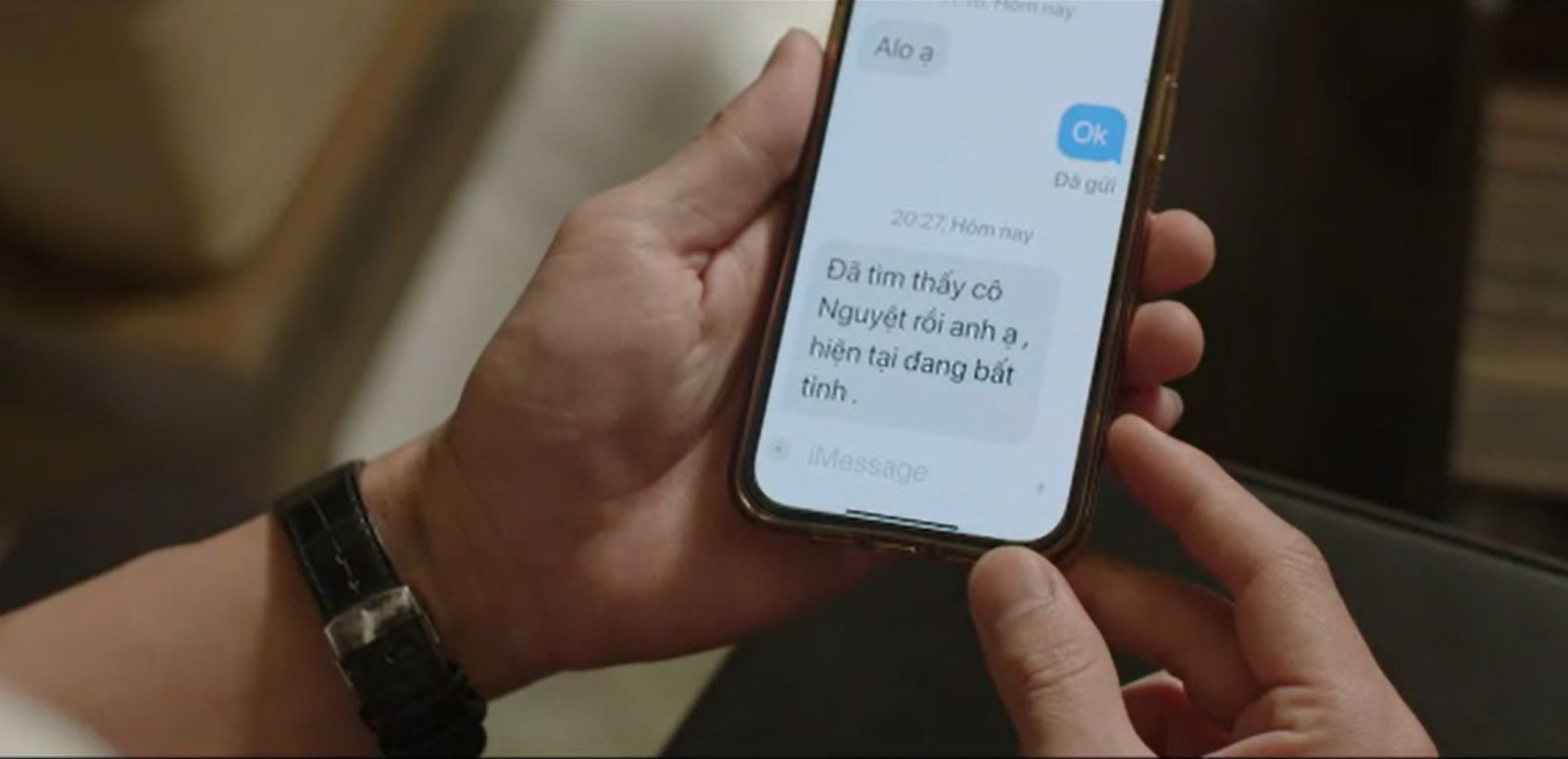 Khắc đối diện với ông Sách trong cuộc thương thảo đầy toan tính.