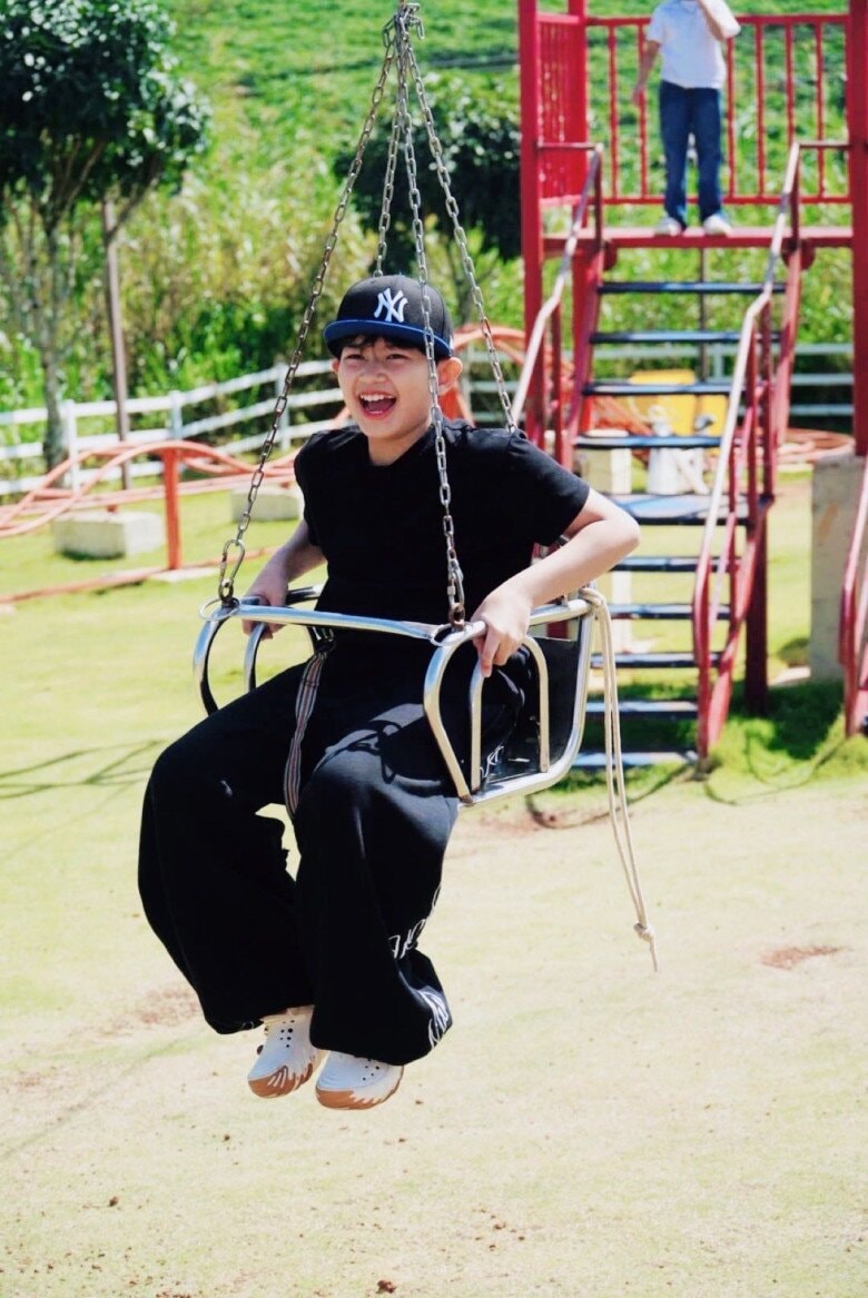 Bé Kubi nay trổ mã cao lớn như thanh niên.