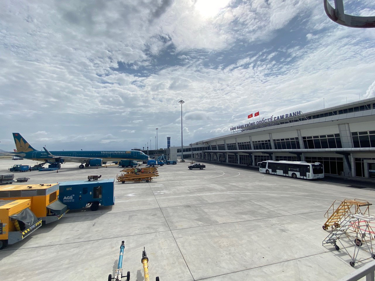 Sân bay Cam Ranh là cửa ngõ hàng không chính để du khách đến với Ninh Thuận