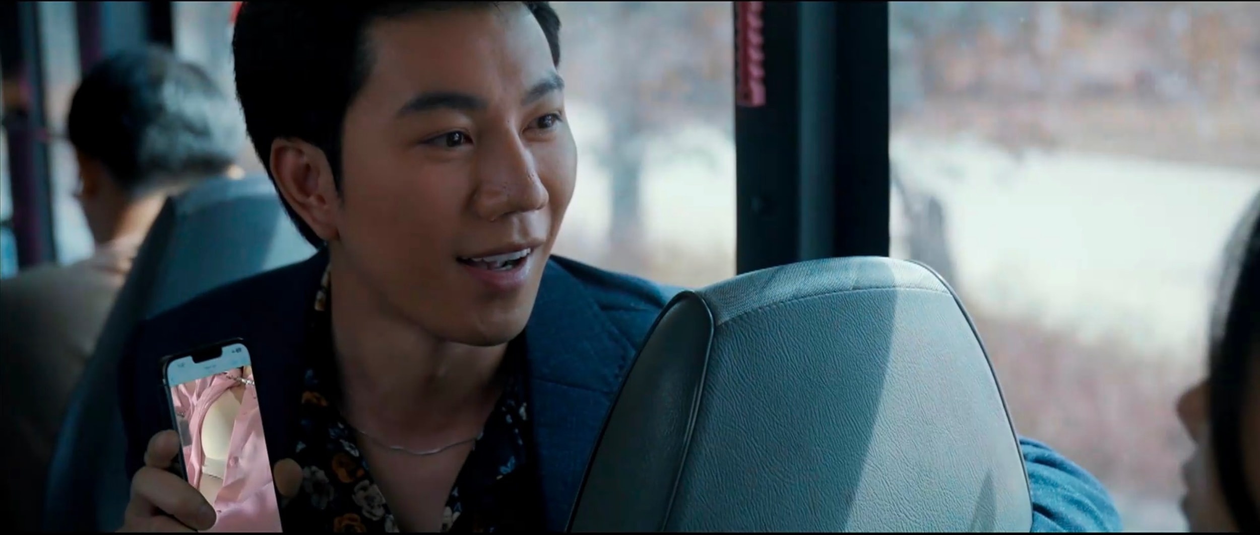 Dương hoảng loạn trên xe buýt