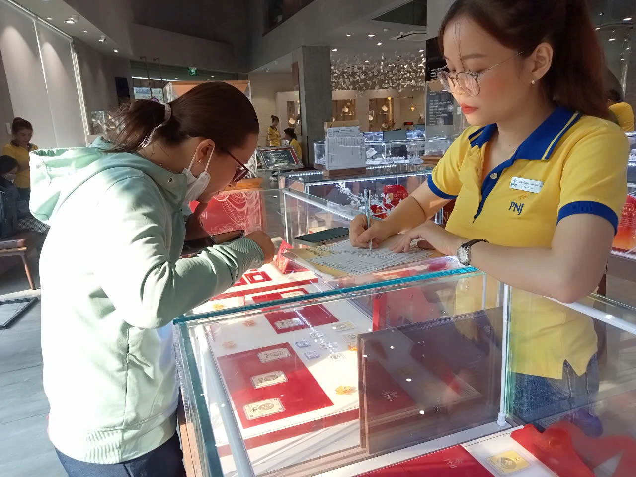 Giá vàng hôm nay 9/1: Giá vàng miếng, vàng nhẫn, vàng thế giới, giá bạc Phú Quý