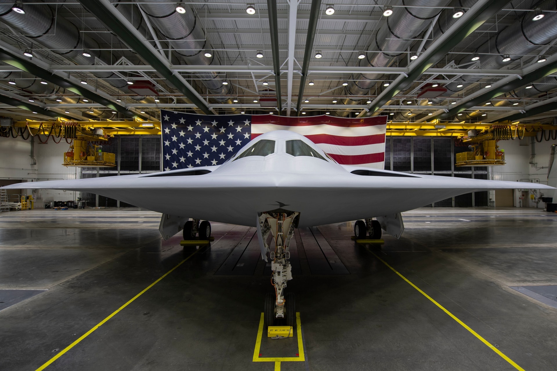Máy bay ném bom tàng hình B-21 Raider ra mắt năm 2022 tại California, Mỹ