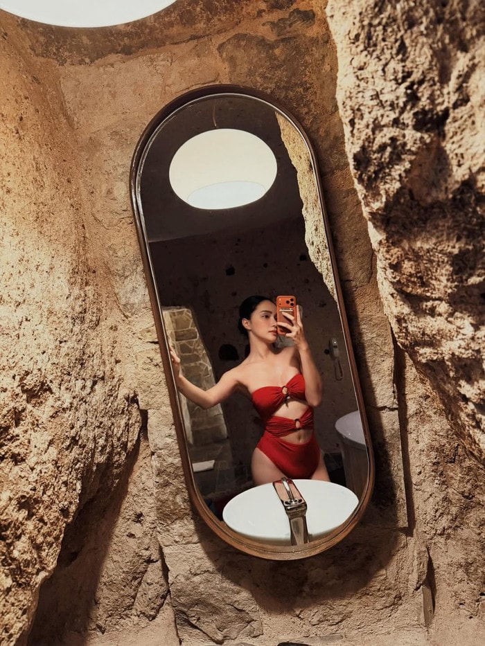 Hương Giang diện áo tắm đỏ nổi bật tại Thổ Nhĩ Kỳ