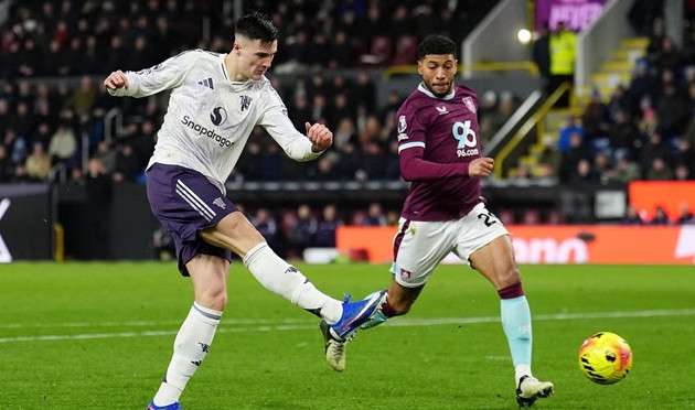 Benjamin Sesko ăn mừng bàn thắng cho Manchester United