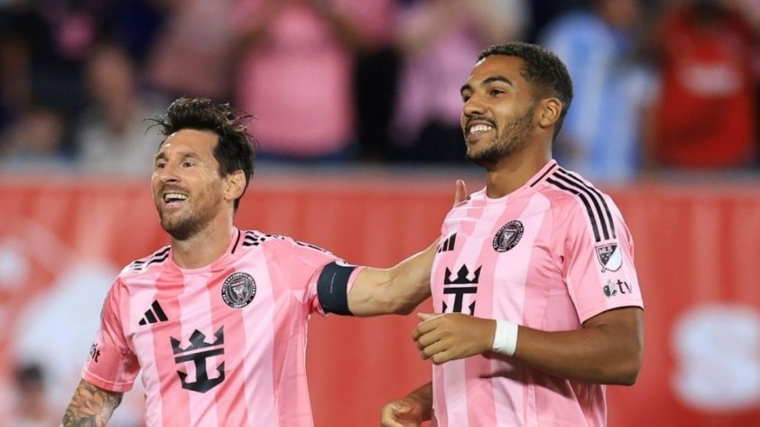 Lionel Messi từng suýt gia nhập River Plate trước khi chuyển tới Barcelona