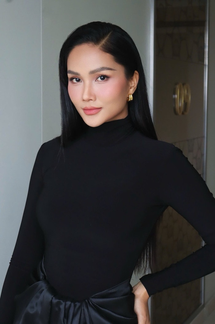 H'Hen Niê tái xuất showbiz sau thời gian ở cữ.