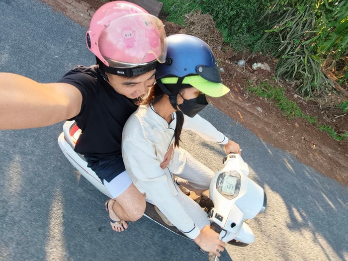 H'Hen Niê và chồng Tuấn Khôi tại quê nhà Đắk Lắk