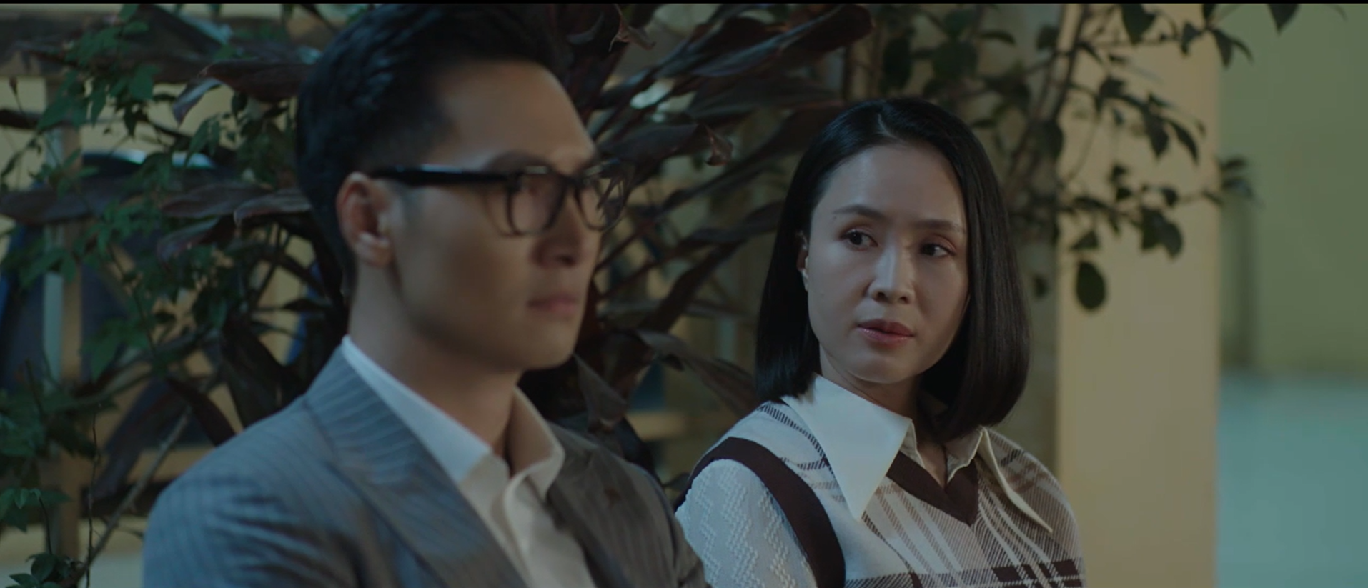 Diễn biến tâm lý của các nhân vật tại bệnh viện.