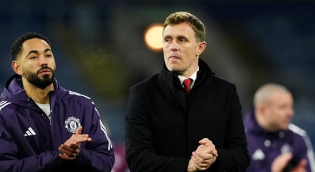 Darren Fletcher chỉ đạo các cầu thủ Manchester United trong trận gặp Burnley
