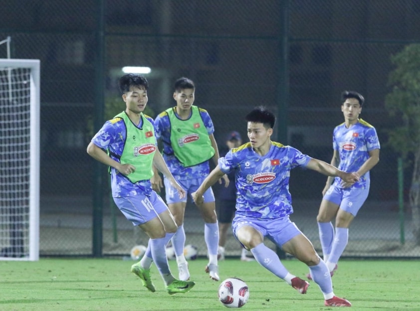 Nguyễn Thanh Nhàn tập luyện cùng U23 Việt Nam