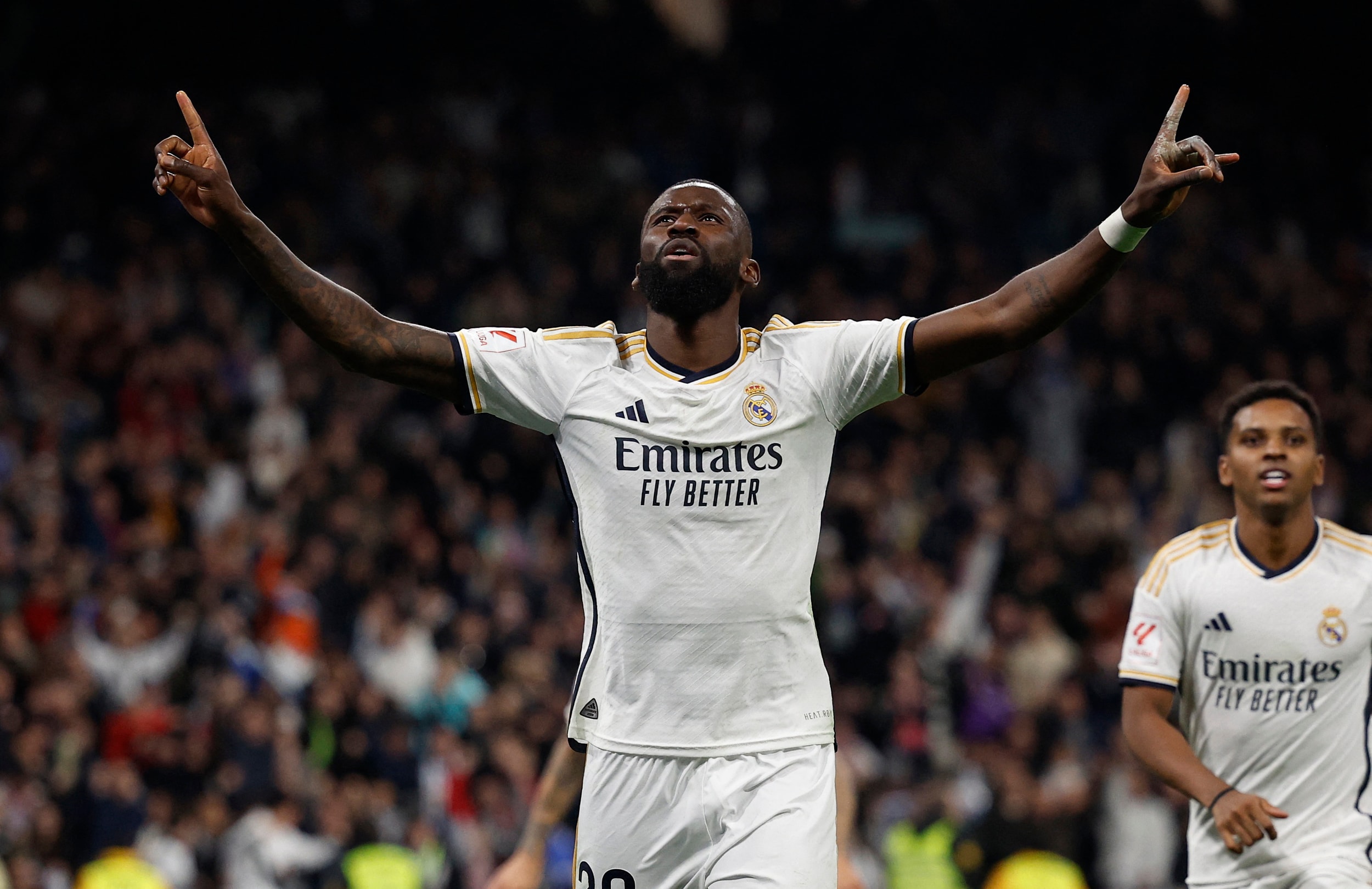 Trung vệ Antonio Rudiger trong màu áo Real Madrid