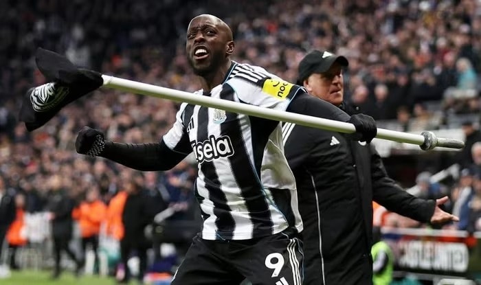Newcastle giành 3 điểm ngoạn mục.