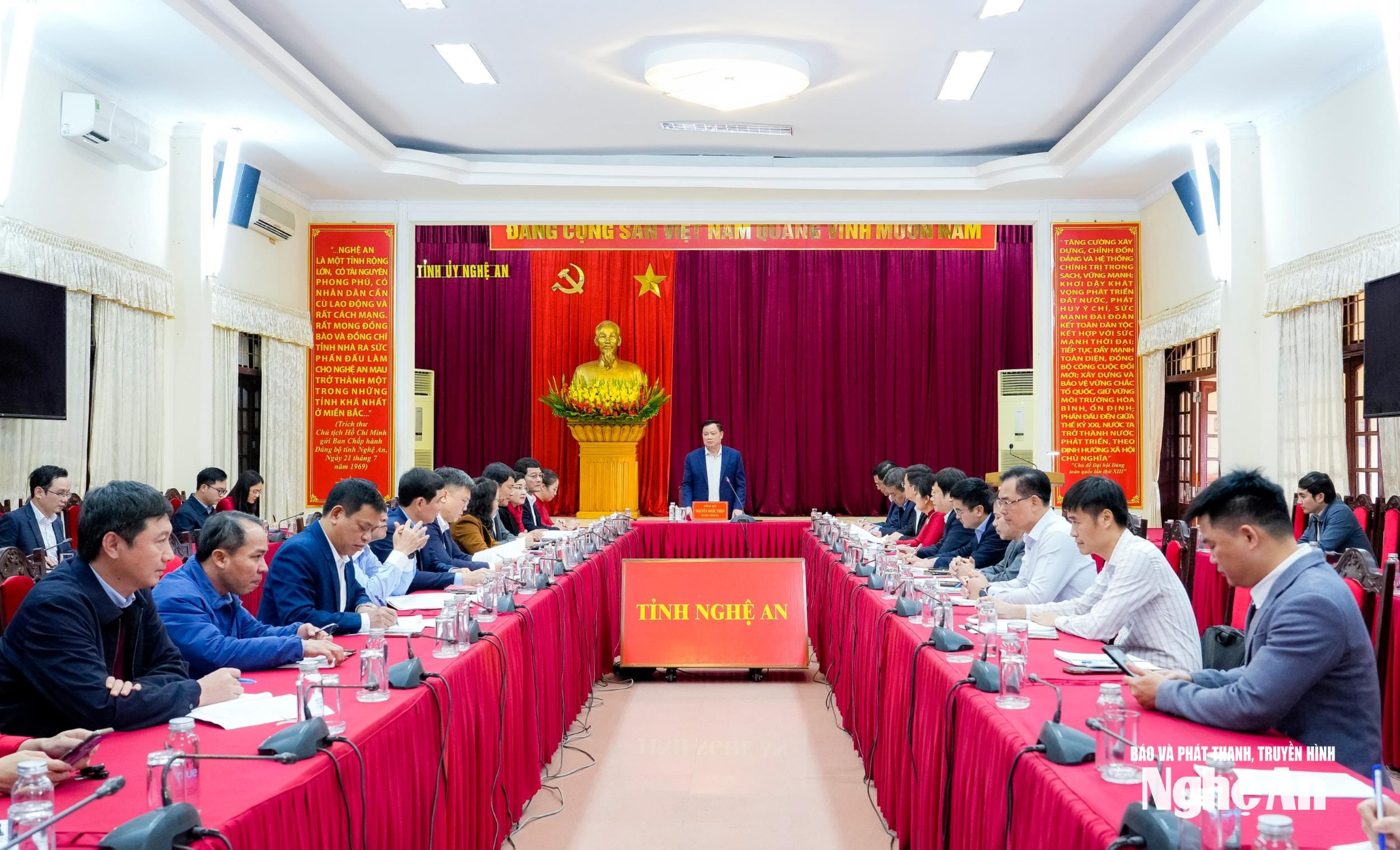 Bí thư Tỉnh ủy Nguyễn Khắc Thận làm việc với Văn phòng Tỉnh ủy về kết quả thực hiện nhiệm vụ thời gian qua; phương hướng, nhiệm vụ năm 2026. Ảnh: Phạm Bằng