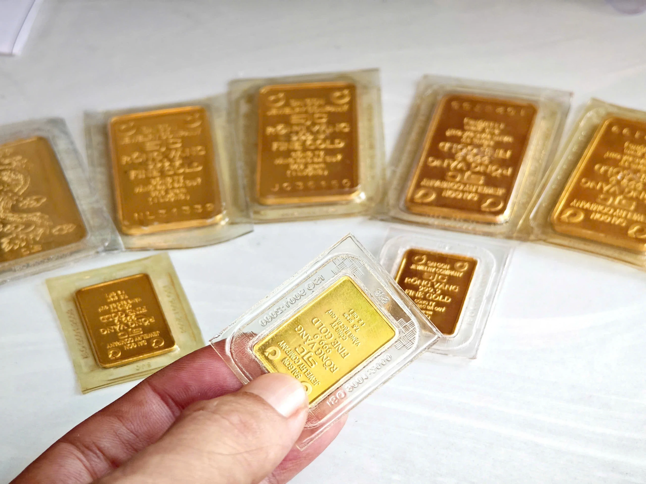 Giá vàng lúc 15h chiều nay 9/1: Giá vàng thế giới, vàng miếng, vàng nhẫn