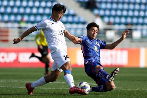 Cầu thủ Arsen Sharshenbekov của U23 Kyrgyzstan