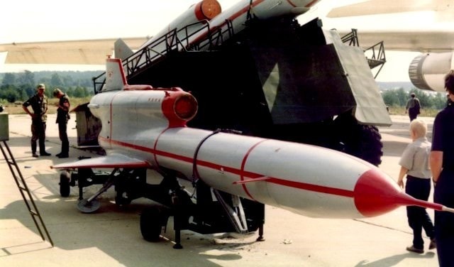Máy bay không người lái Tu-143 Reis do Liên Xô sản xuất